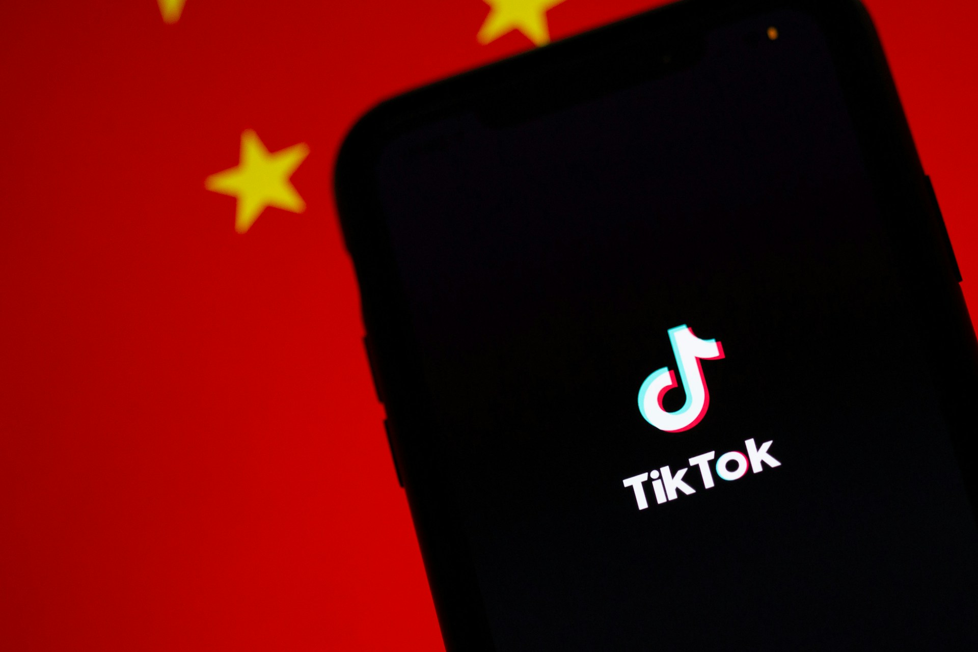 Credits and Ethics: How to Properly Credit the Author When Using TikTok Content Publicly
